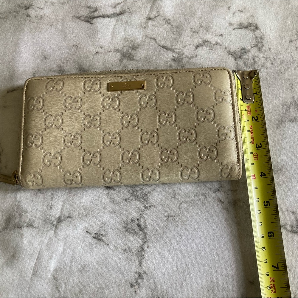 Gucci bone color GG embossed zip around wallet - Picture 3 of 8